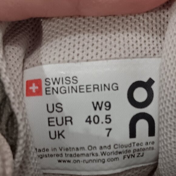 On Cloud 5 womans size 9 Rosebrown / Fog running shoes - Picture 8 of 8